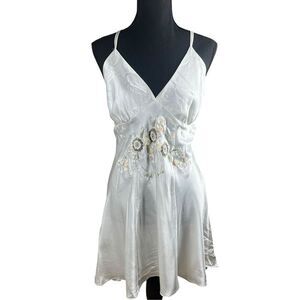 Linea Donatella XL Mrs. Embroidered flowers white Chemise Nightgown bridal